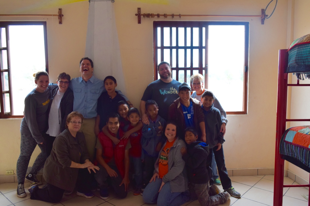 Members of the Federated Church mission team and several of the children of Casa Hogar La Familia.